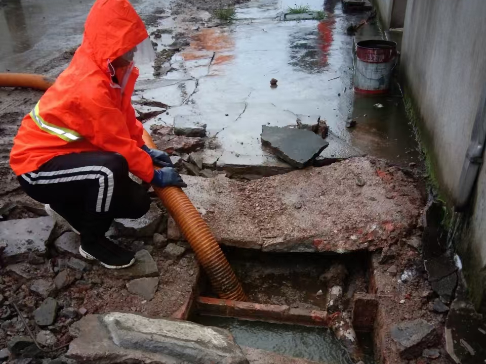 东莞专业清理污水池 炜誉市政以规范流程守护城市 “肠道”